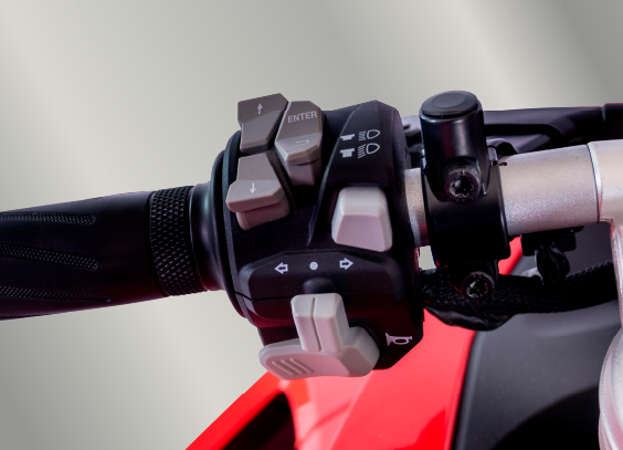 Controles deportivos de alta precisión para un manejo más ágil.