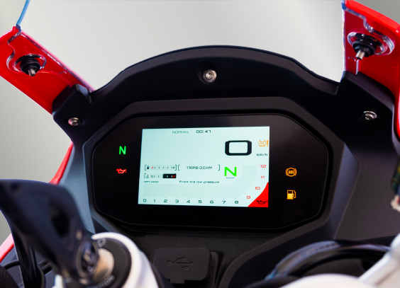 Pantalla TFT a color con información completa en tiempo real.