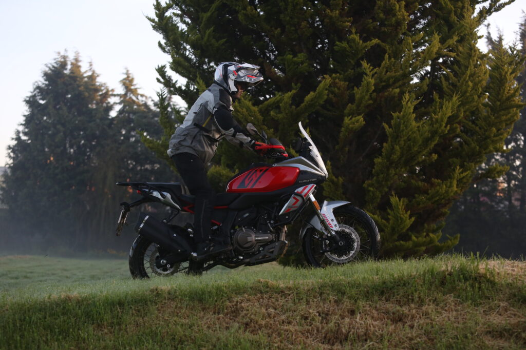 Diferencia entre cadena, banda y cardán en motocicletas